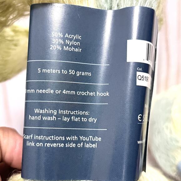 Estelle Yarns Frill Seeker Oasis Made in Italy Color Q51907 Lot of 2 Skeins - Picture 4 of 4